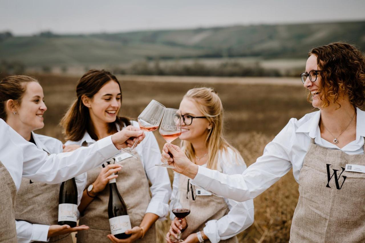 Weinzuhause Hotel-Restaurant-Vinothek Mommenheim Ngoại thất bức ảnh