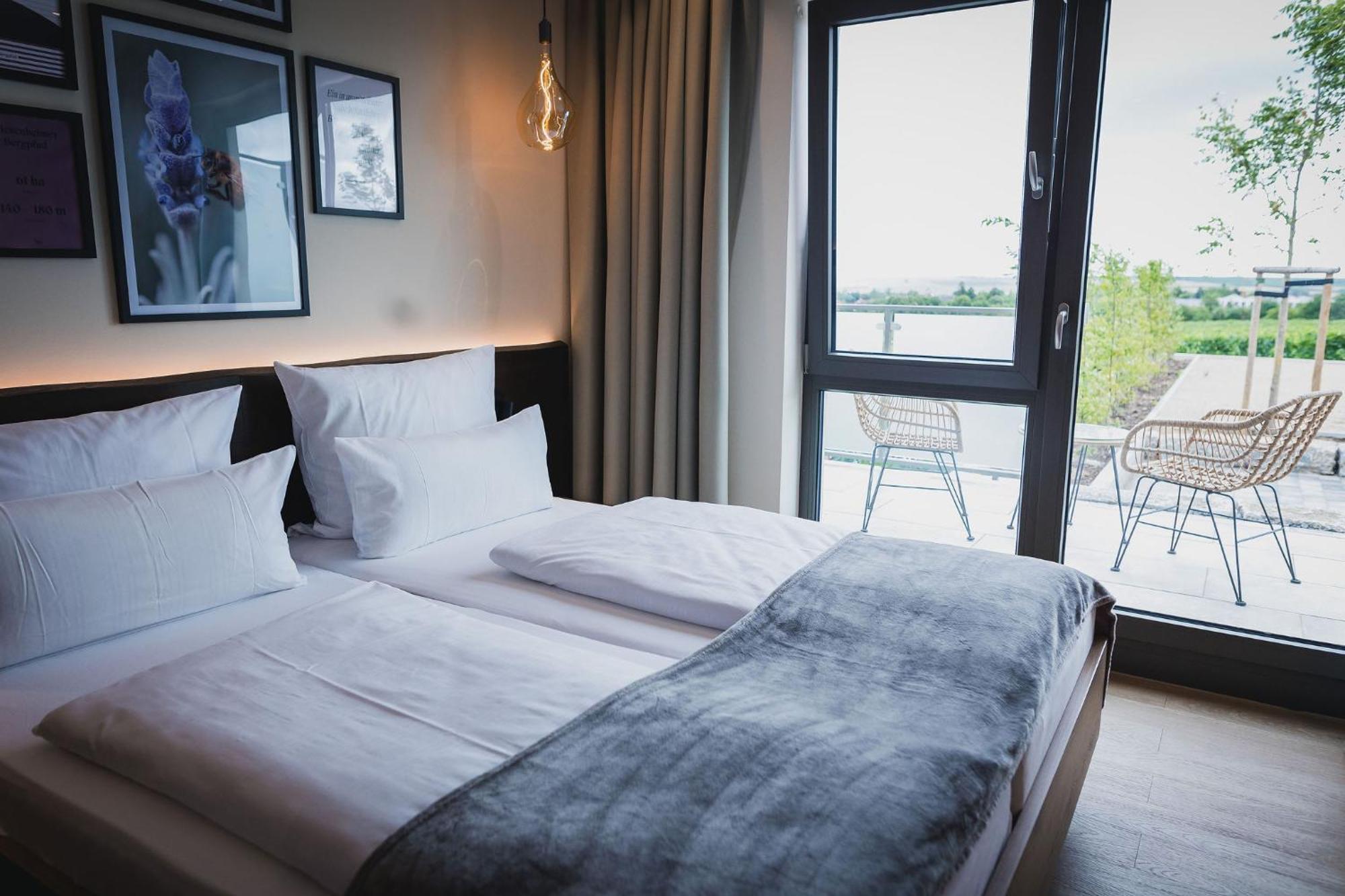 Weinzuhause Hotel-Restaurant-Vinothek Mommenheim Ngoại thất bức ảnh