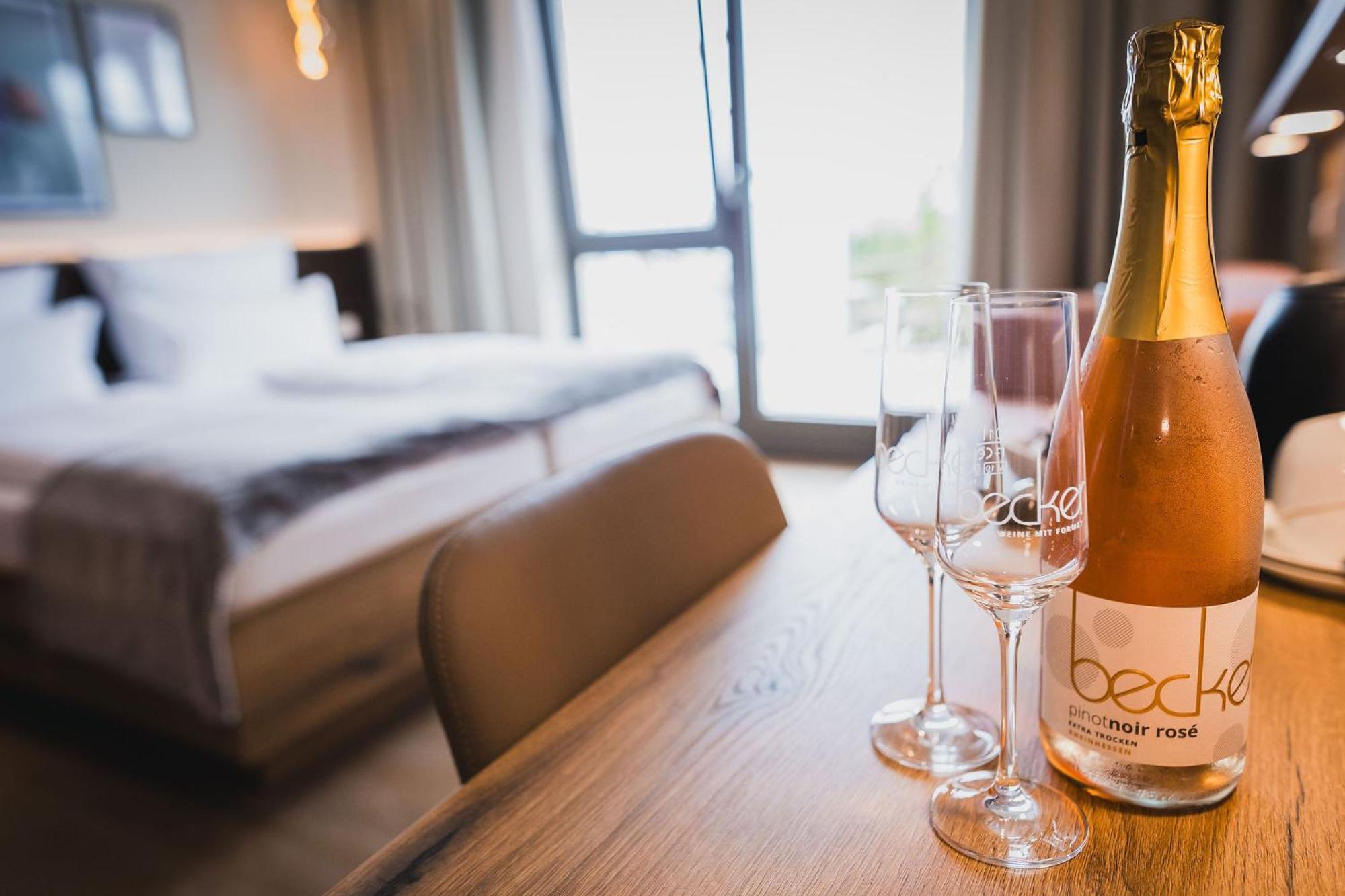 Weinzuhause Hotel-Restaurant-Vinothek Mommenheim Ngoại thất bức ảnh